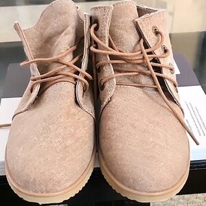 BEARPAW Womans Shoes Dessert  Boots Size 8